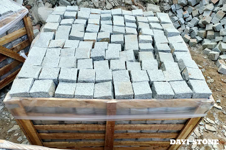Light grey Granite Cubes all sides natural split 9x9x9cm - Dayi Stone